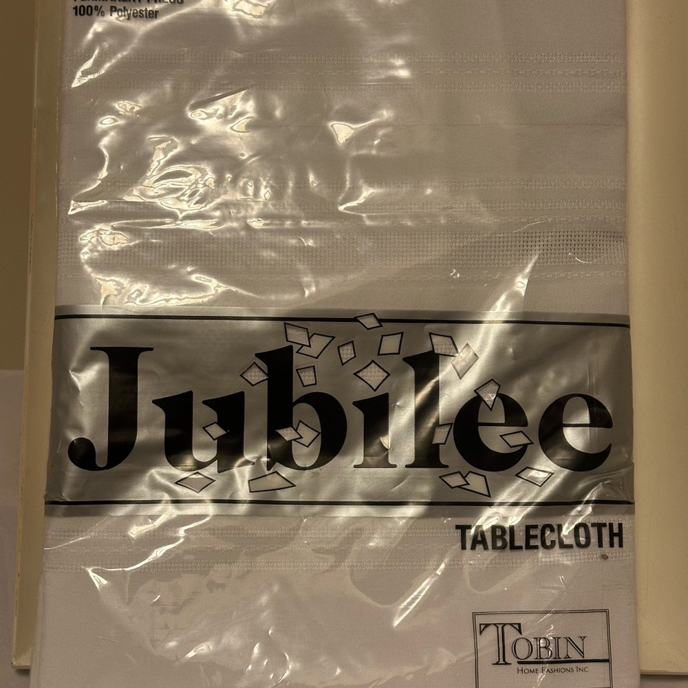 Tobin Home Fashions Inc. Jubilee White Tablecloth